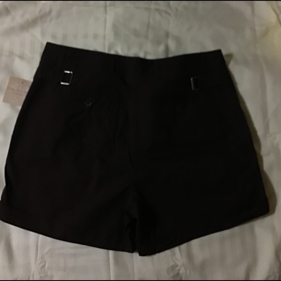 Covington Brown Sporty Short - Picture 4 of 4